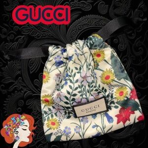 Gucci Floral Cosmetic/Jewellry Bag - Cream and Red NWT